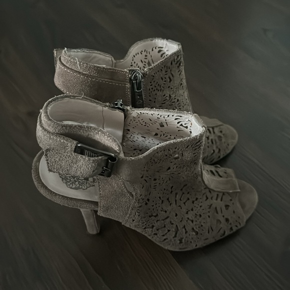 Vince Camuto Suede Heels - Picture 4 of 12